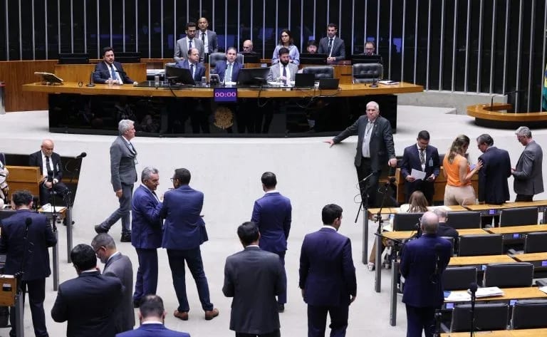 Câmara amplia indenização a servidores na fronteira