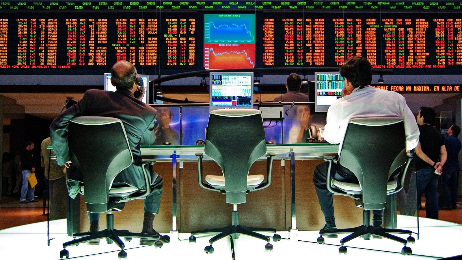 Bolsa chega a cair 17% e dólar abre a R$ 5,60: pior dia seguinte de eleição desde 1994