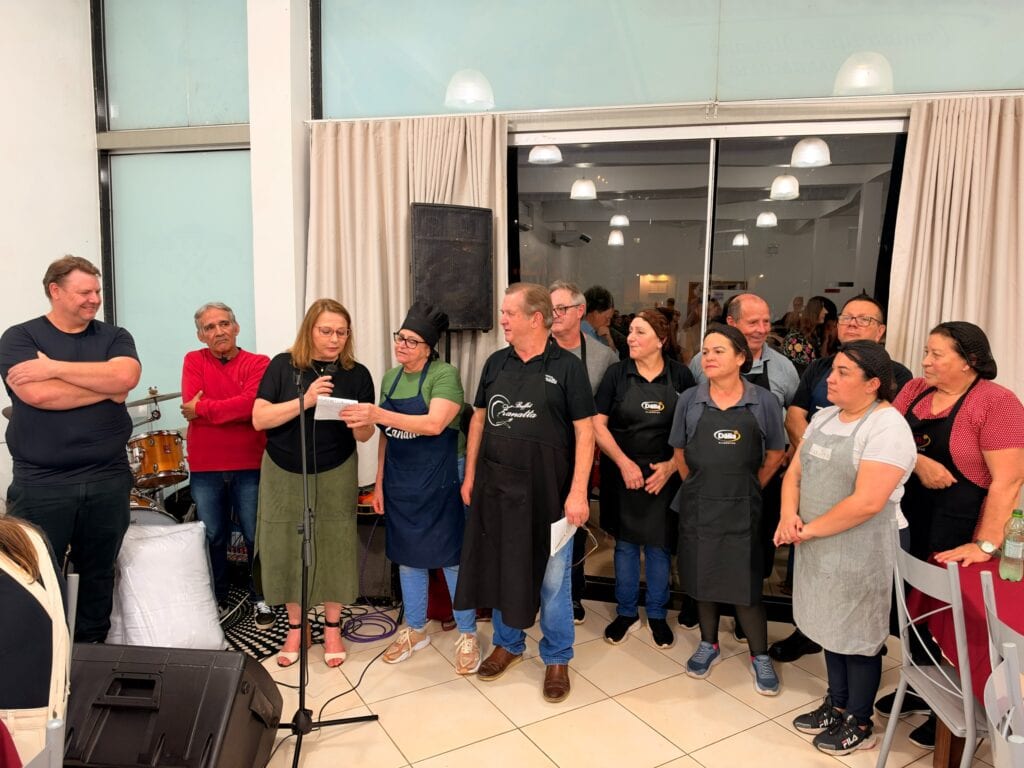 Jantar beneficente reúne 200 pessoas em apoio ao Hospital Santa Terezinha
