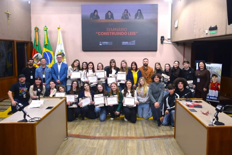Estudantes do CETEC-UCS apresentam cinco projetos de lei na Câmara de Caxias