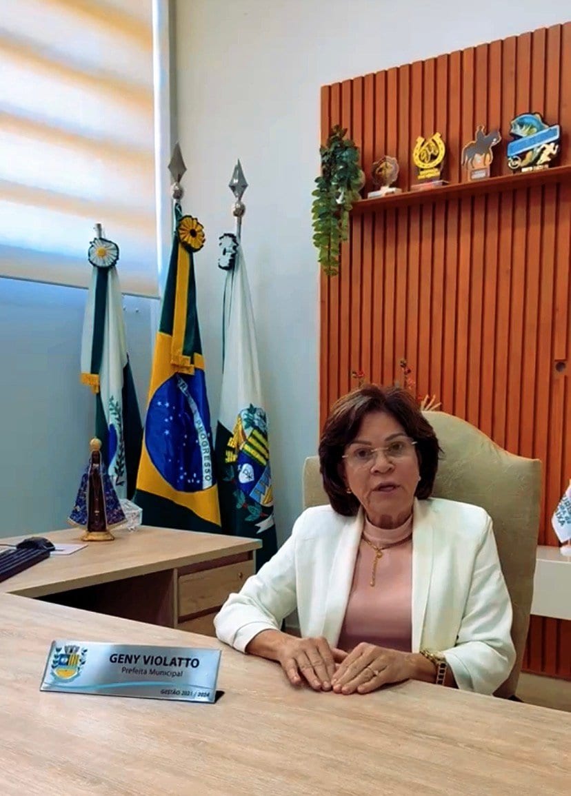 Santo Inácio anuncia projeto de lei para pagar piso salarial dos professores