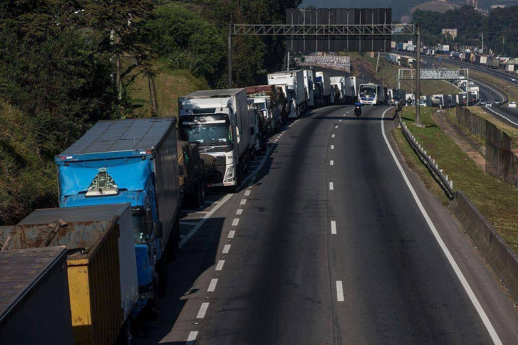 Líder de cegonheiros elogia inclusão de pontos de descanso pelo governo Lula