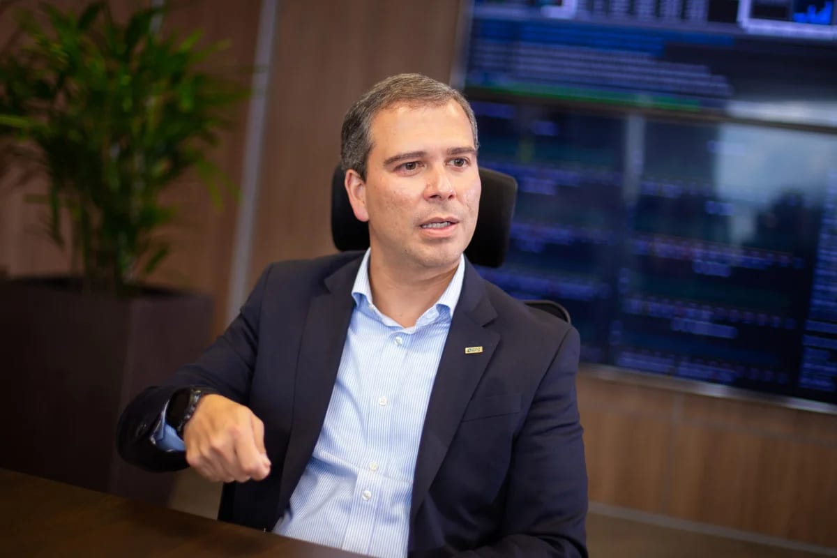 PF achou dezenas de armas, incluindo fuzis, na prisão do ex-presidente do BRB