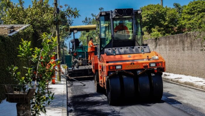 Asfalto chega à rua do Palácio no Parque Alvorada, em Suzano
