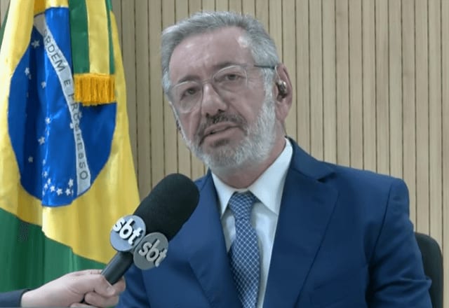 Eleição fica fora de negociação do tarifaço, diz ministro