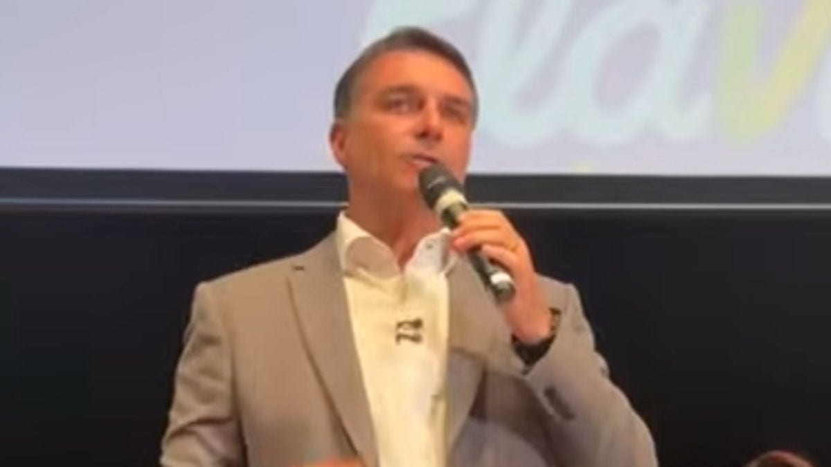 “A mudança é a gente”, diz Flávio sobre resultado do 1º turno