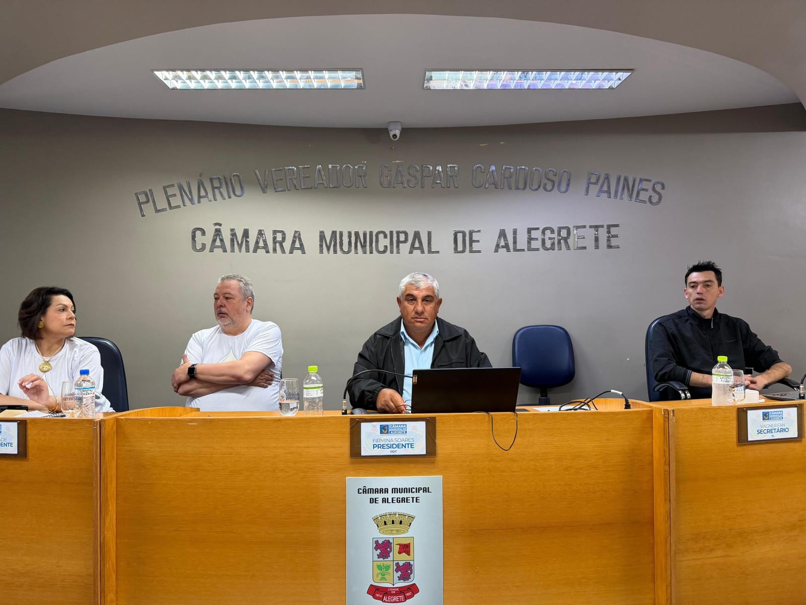 Câmara aprova diretrizes orçamentárias para 2027 e projetos voltados à educação e aos espaços públicos