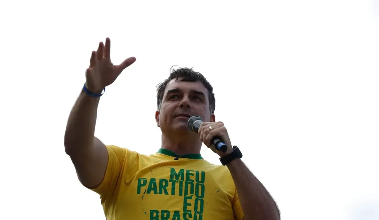 Aliado de Trump afirma que Flávio Bolsonaro está nos EUA