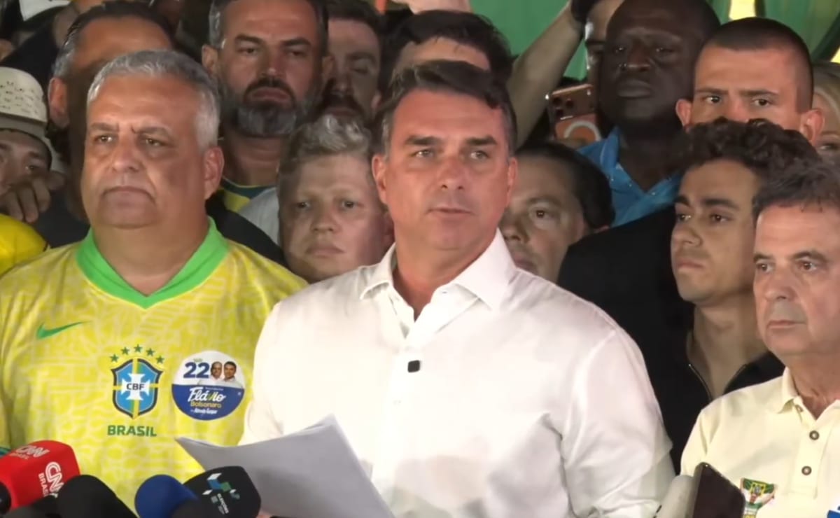 Flávio Bolsonaro contesta eleição após vitória de Lula: “É impossível reconhecer o resultado”