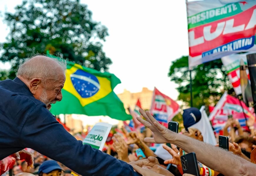 Lula ampliou votação em 97% dos municípios e virou em 211