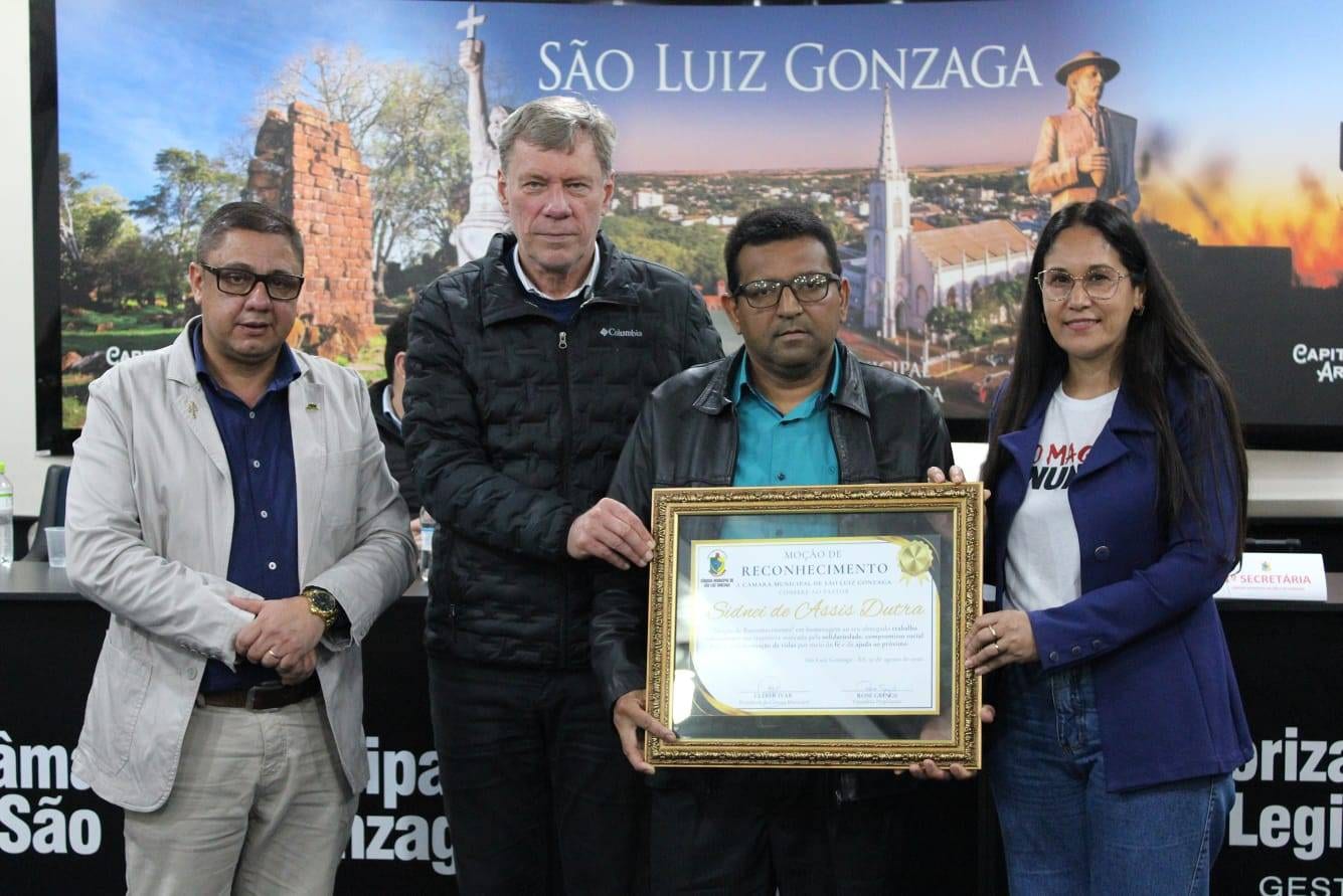 Pastor Sidnei de Assis Dutra recebe Moção de Reconhecimento da Câmara de São Luiz Gonzaga