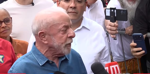 “Existem muitas decisões tendenciosas contra a nossa candidatura”, afirma Lula após a suspensão de canal no WhatsApp