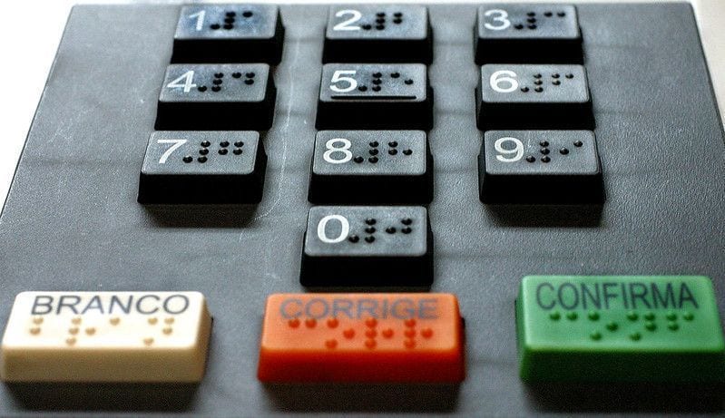 Ataques a Lula marcam estreia no rádio e reacendem polarização