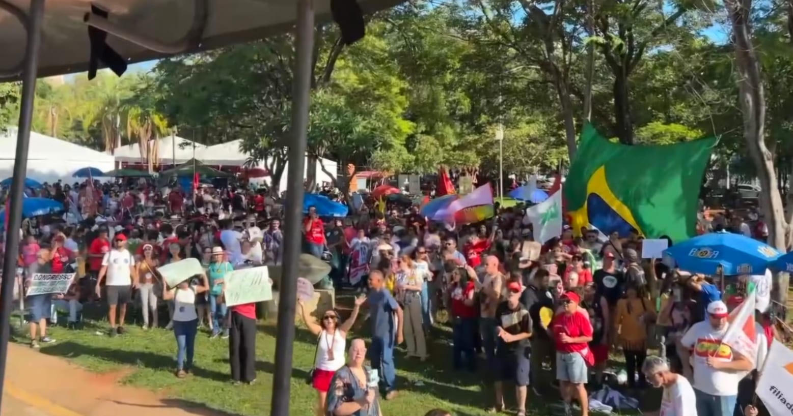 Empate nas pesquisas anima a militância e PT faz carreatas e passeatas na capital e no interior