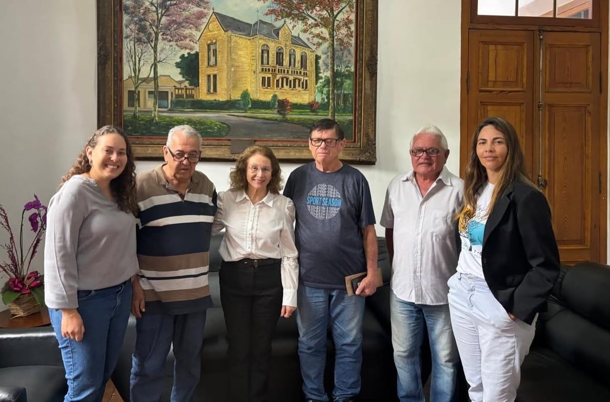 Prefeita Elaine Brambilla se reúne com vereadora e representantes do Condomínio Araguaia em Araras, SP