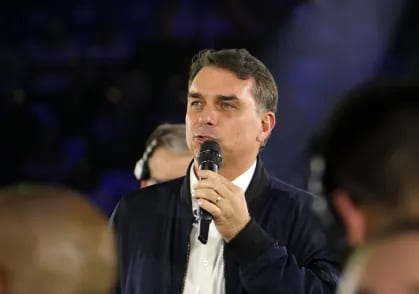 Flávio diz que não irá a debate da Band no próximo domingo (18)