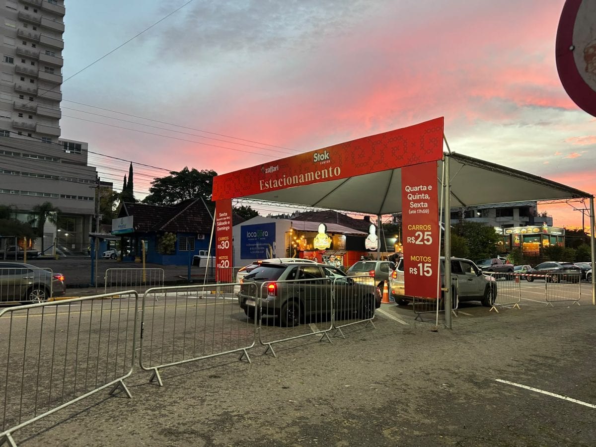 Saiba o valor para estacionar na frente do Parque da Oktoberfest