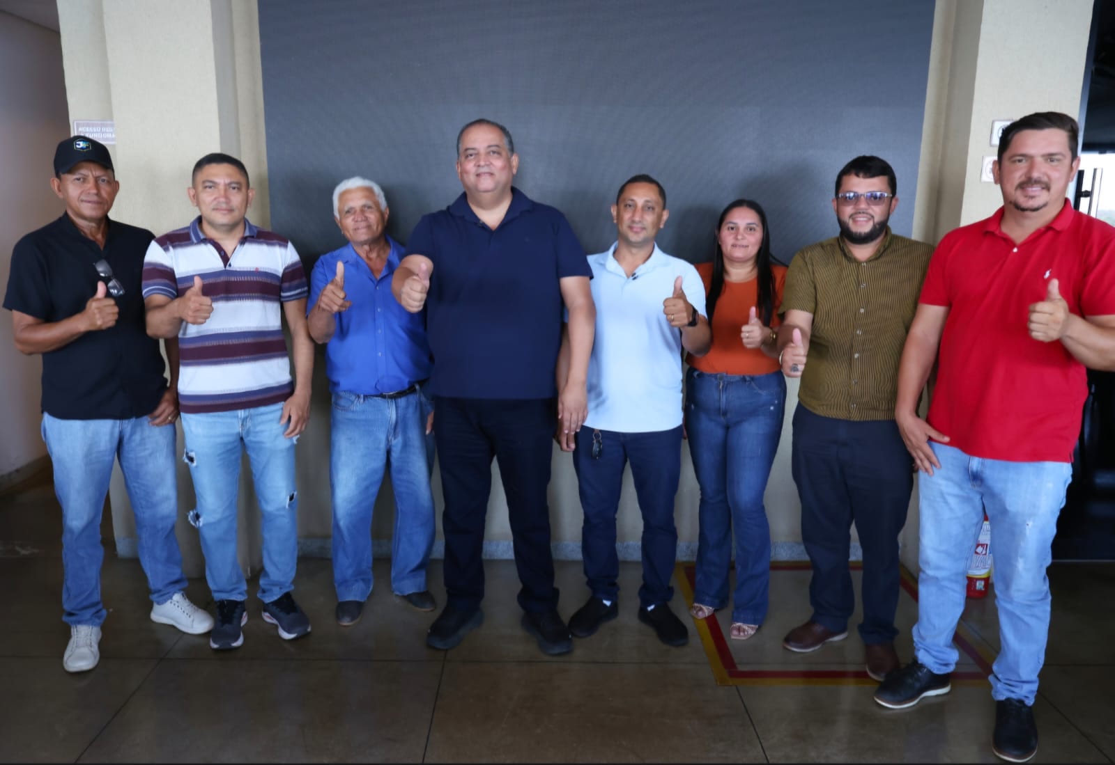 Bico do Papagaio se reúne em apoio a Eduardo Gomes
