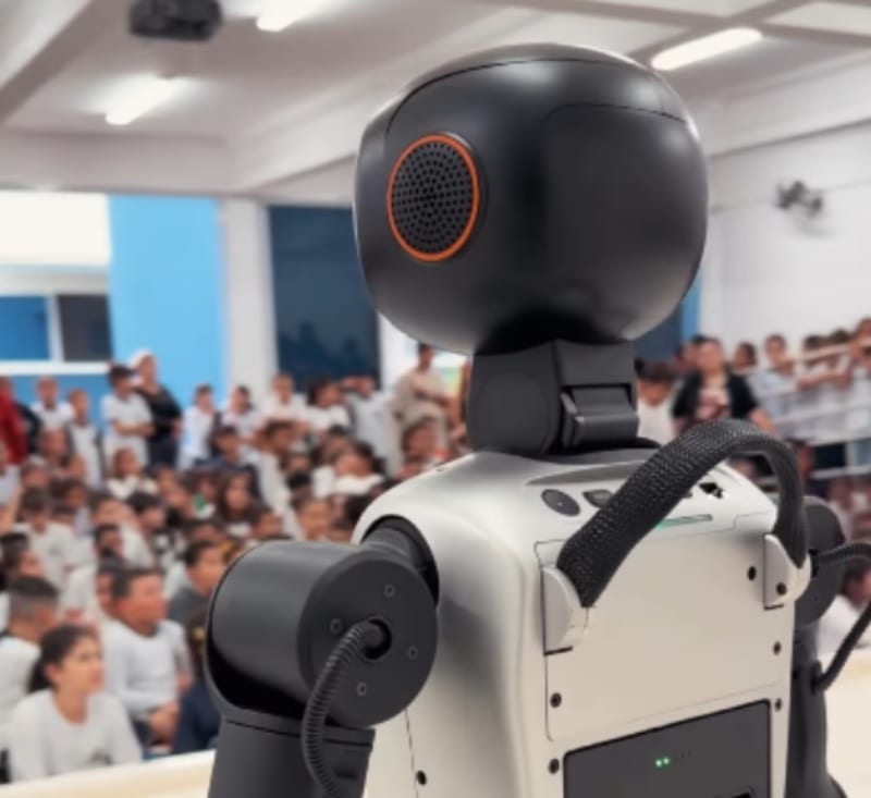 Prefeitura de Leme amplia ensino de robótica com demonstração de robô humanoide