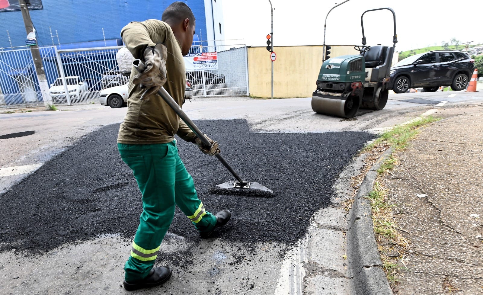Excesso de chuva aumenta buracos e mobiliza equipes em Campinas