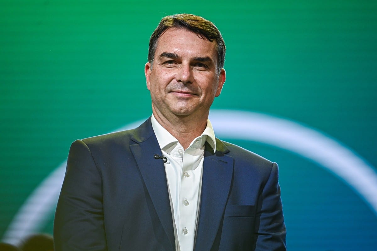 Flávio Bolsonaro inclui reforma do STF e classificação de facções como narcoterroristas