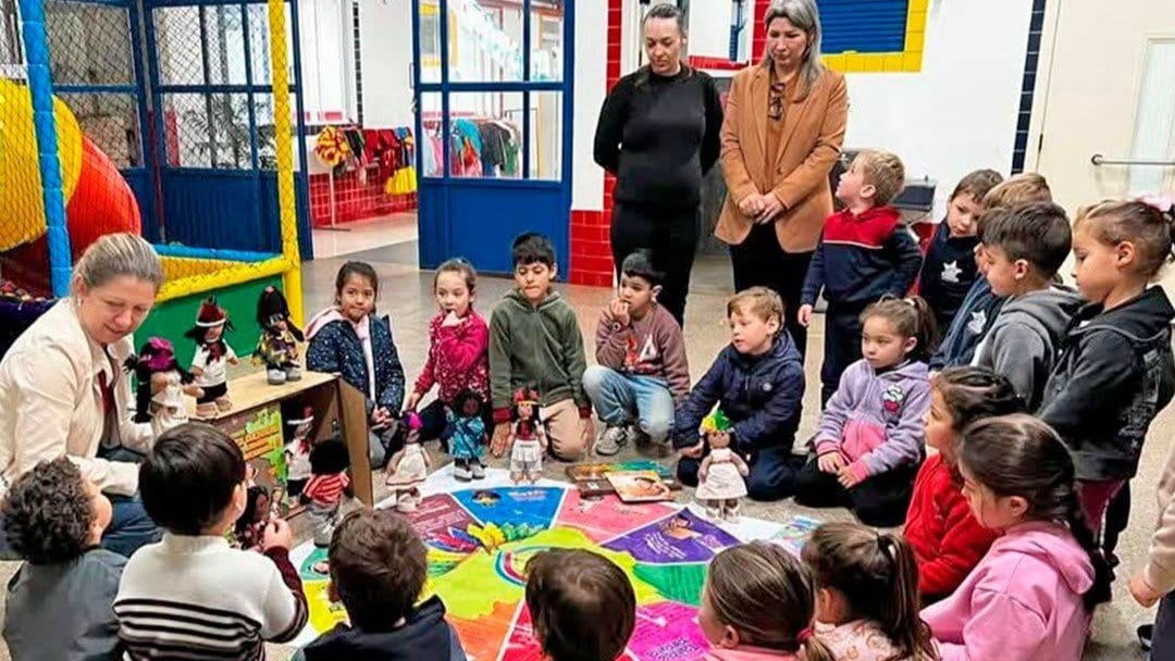 Educação adquire materiais didáticos para valorizar diferentes culturas e identidades