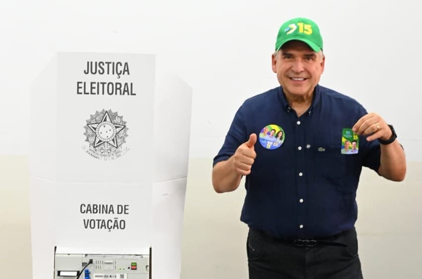 Sandro Mabel vota em Goiânia e pede campanha mais próxima da população