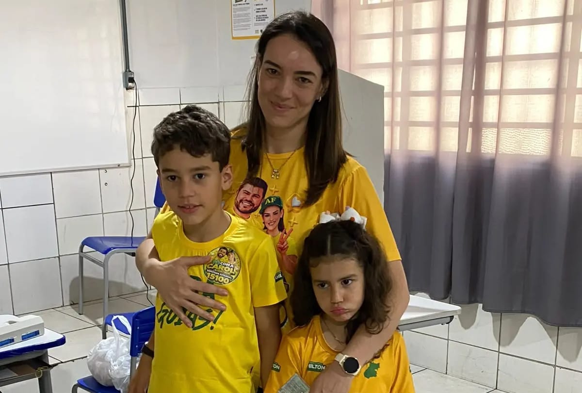 Carol do Amiltinho votou em Anápolis e prometeu continuar o trabalho de Amilton Filho