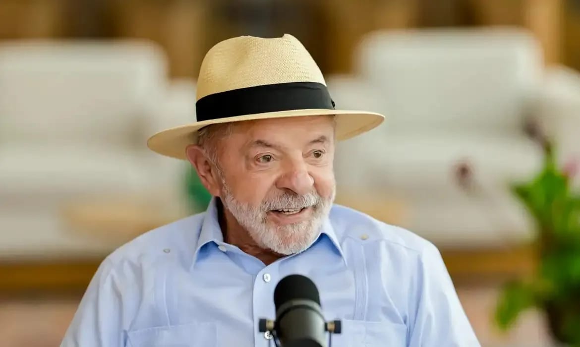 Lula diz que fim da escala 6×1 não avançou no Senado por culpa de campanha de Flávio Bolsonaro