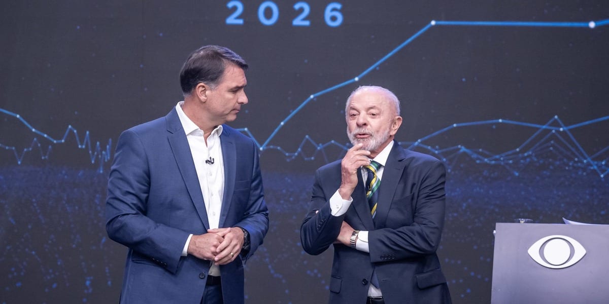 Flávio repete estratégia de Jair e contesta eleição após derrota para Lula