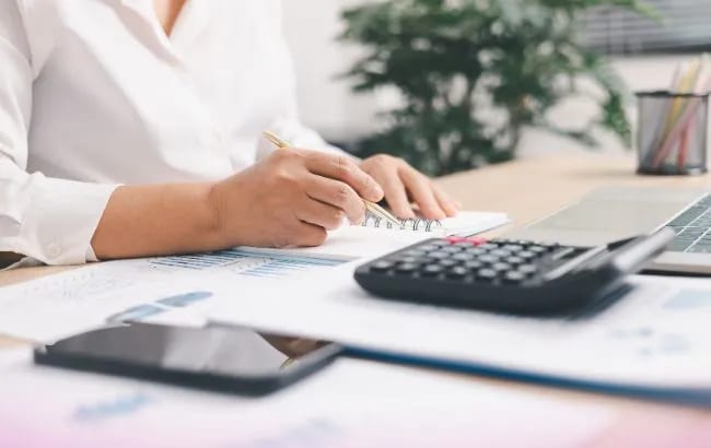 CBS, o novo imposto sobre o consumo, chega mais alto do que o previsto