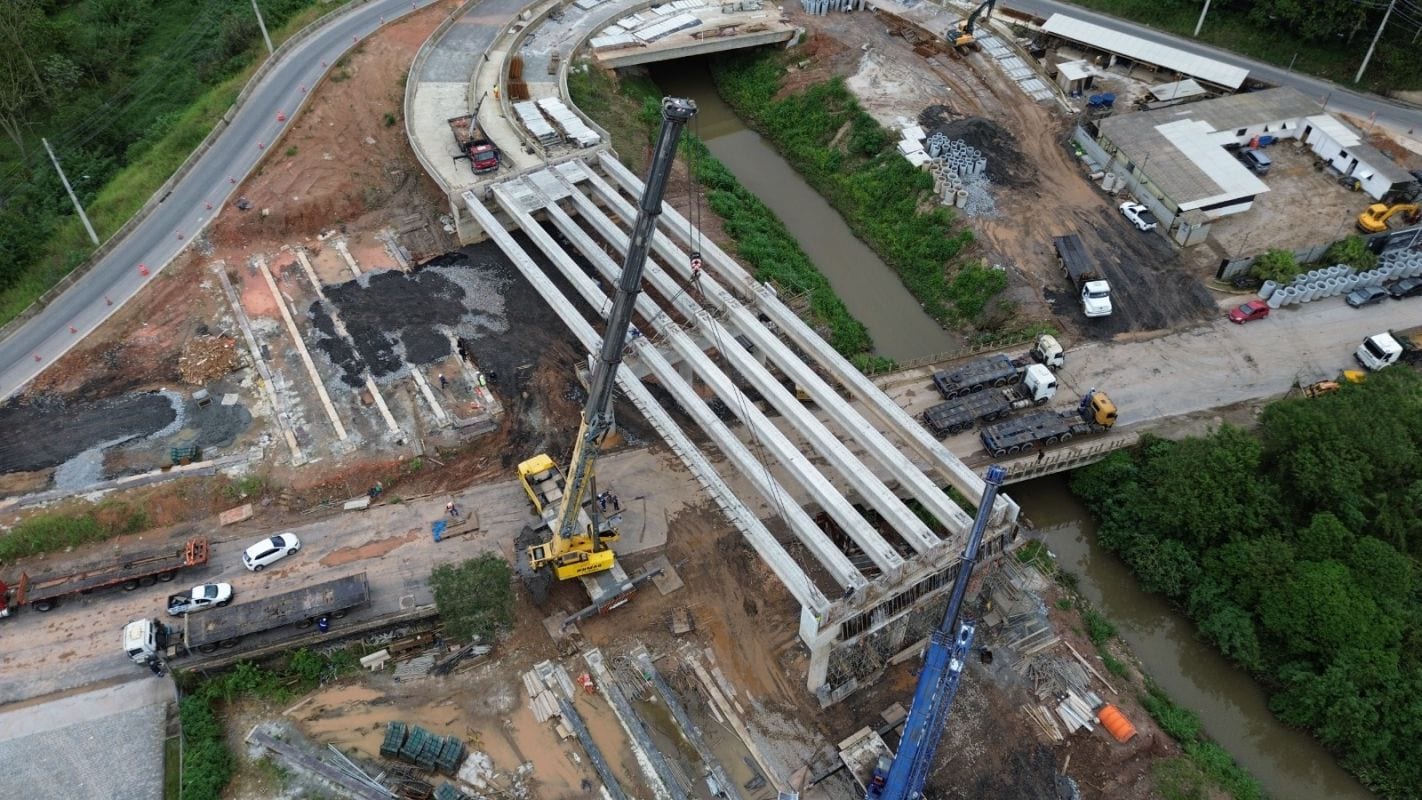 Viaduto Estaiado: Prefeitura conclui içamento das 12 vigas