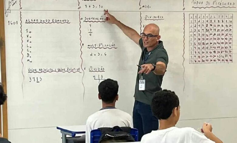 PL que propõe isenção de IR para professores avança na Câmara