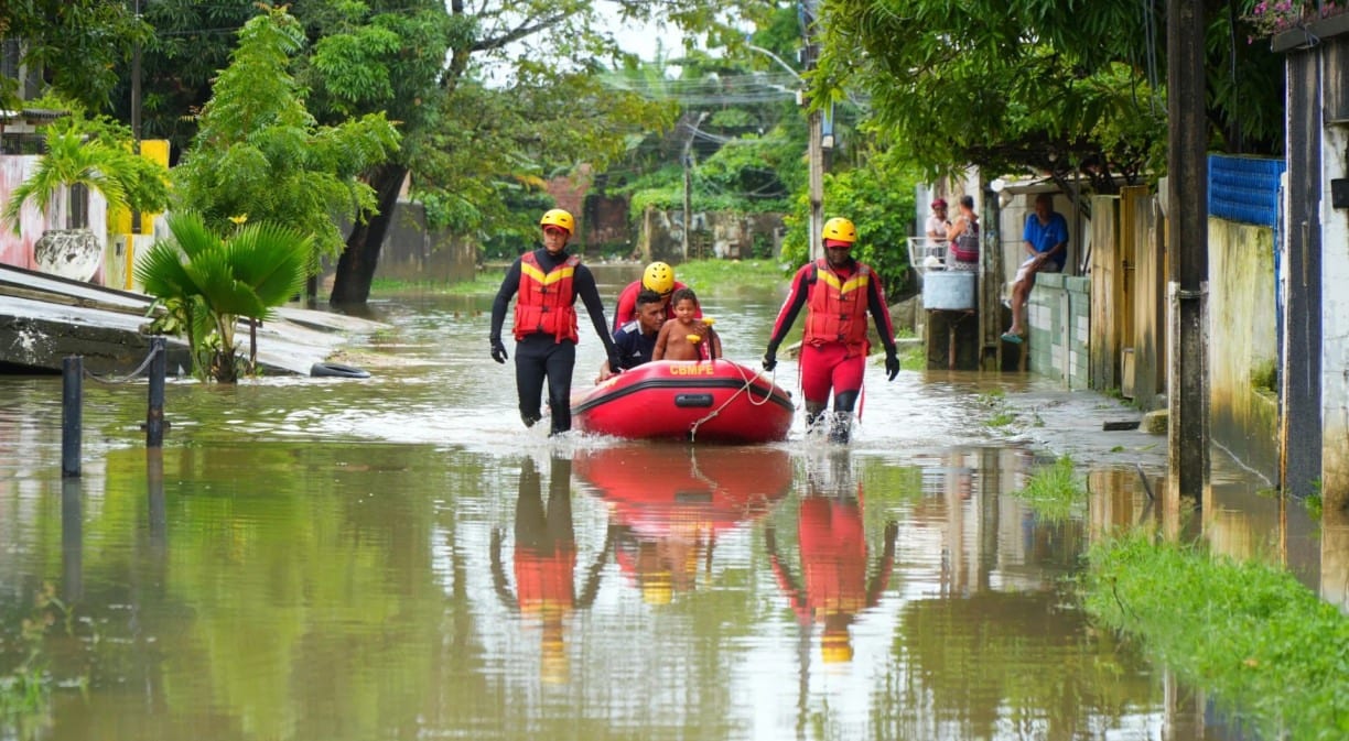 Senado aprova projeto que protege crianças e jovens em emergências climáticas