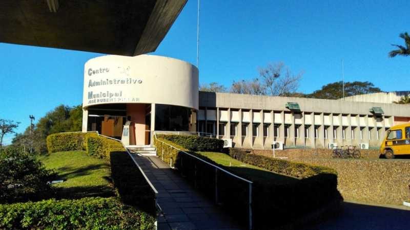 Audiência em Alegrete debate projeto que fixa piso dos concursados no salário mínimo
