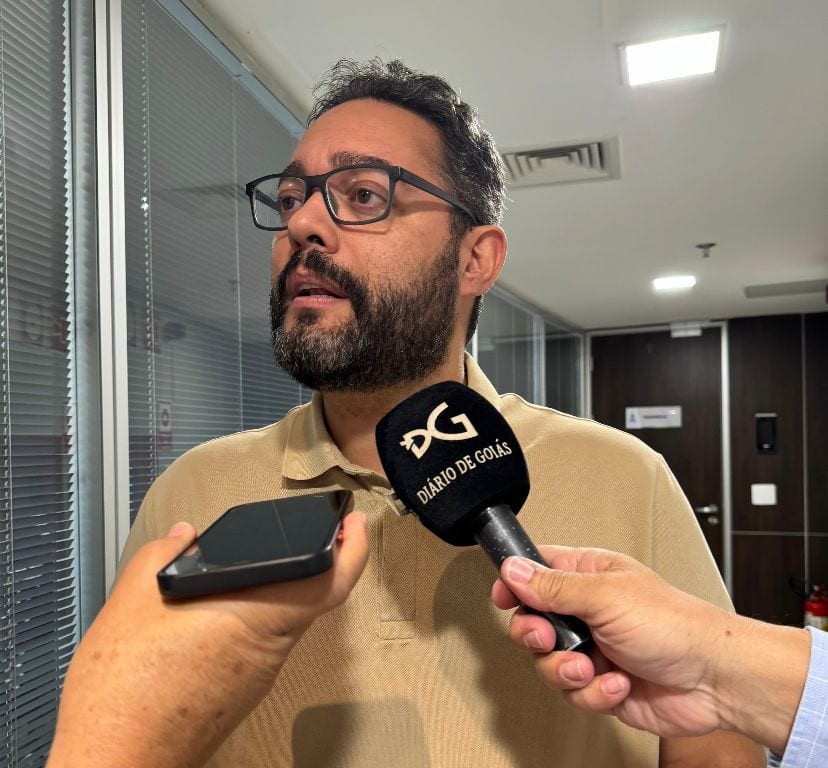 Deputados aliados a Daniel Vilela preparam Emenda Constitucional proibindo reeleição para presidência da Alego