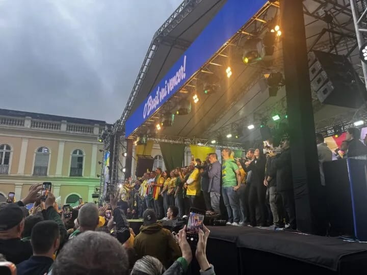 ‘Voto de Flávio Bolsonaro foi, além de eleitoreiro, hipócrita’, diz coordenador do movimento Vida Além do Trabalho