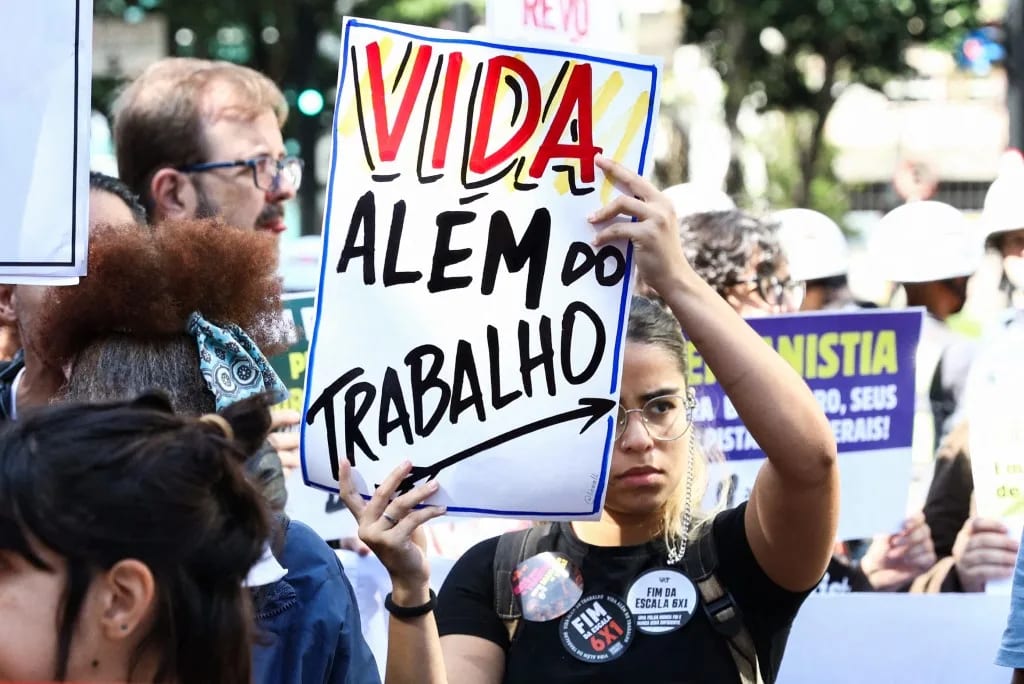 Fim da escala 6×1 pode ampliar autonomia das mulheres e reduzir sobrecarga do cuidado