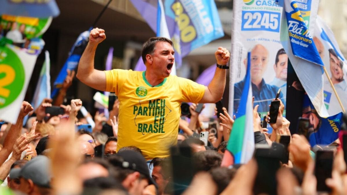 Flávio Bolsonaro lidera em Florianópolis com 48,63% dos votos