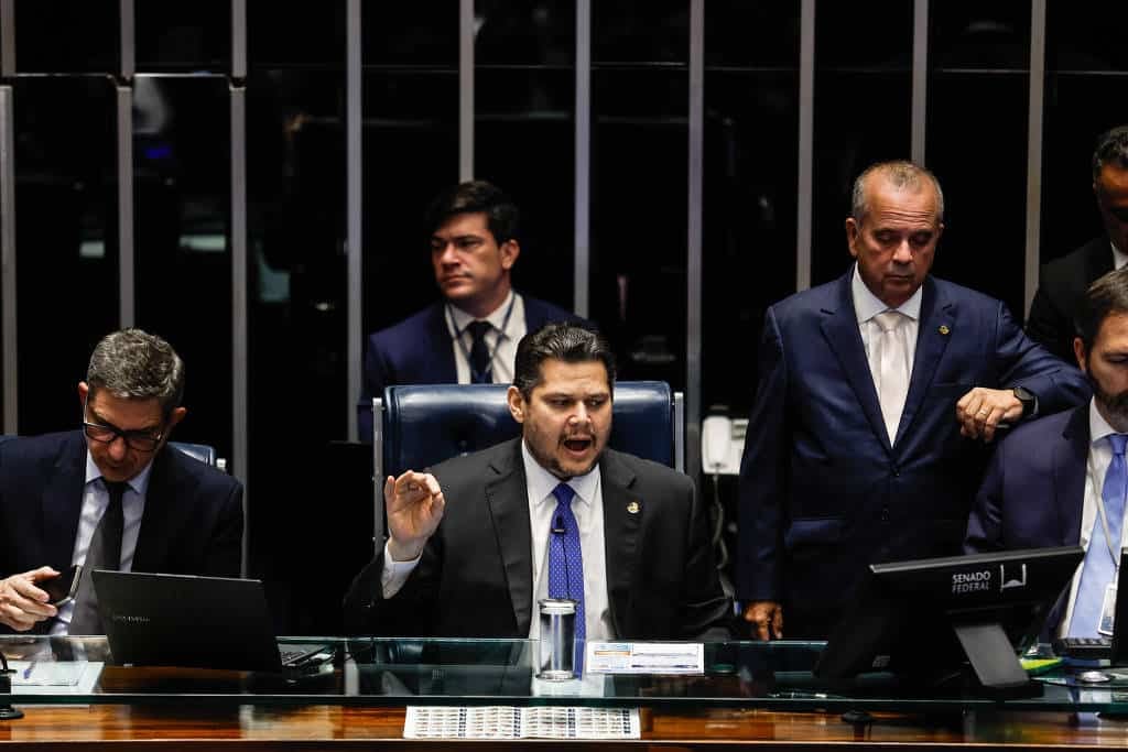 Senado mantém análise da PEC da escala 6×1 nesta terça-feira sob pressão pós-eleitoral