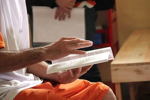 Projeto de leitura pode reduzir pena de 70 presos em Aparecida de Goiânia