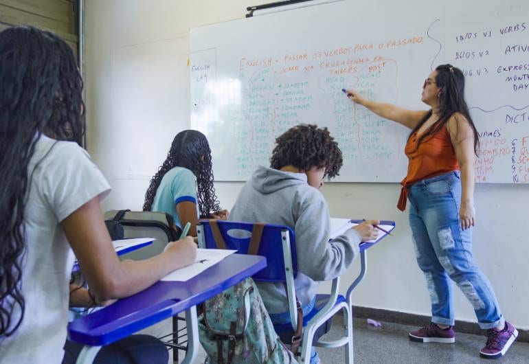 Para brasileiros, melhorar a educação passa por valorizar e reconhecer professores