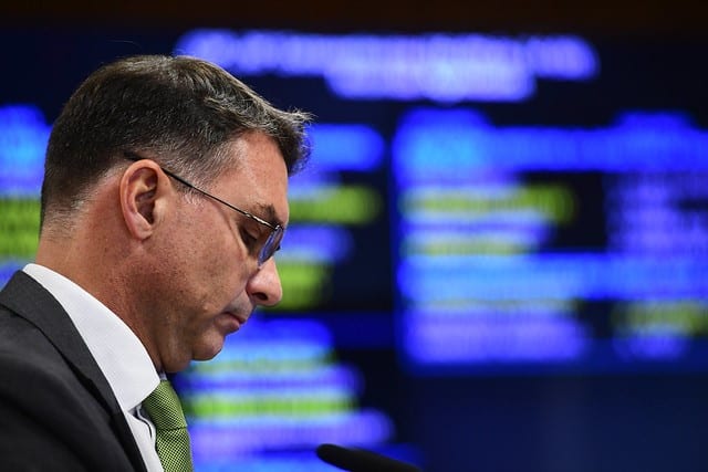 Com resultado das urnas, Flávio Bolsonaro ficará sem cargo público pela 1ª vez em 24 anos