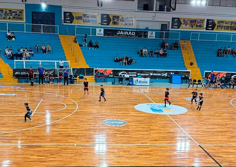 Pais de crianças da DV Soccer cobram Prefeitura após série de W.O. na Copa Assis de Futsal Infantil