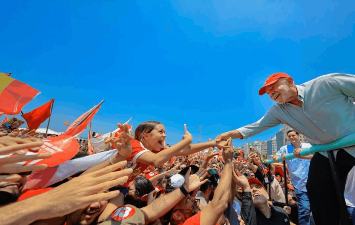 Lula conquista virada inédita no segundo turno e é reeleito para 4º mandato