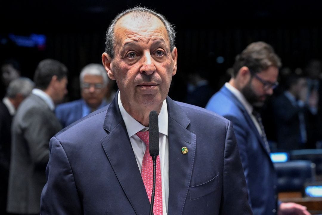 Omar Aziz descarta votar fim da 6x1 só após eleição