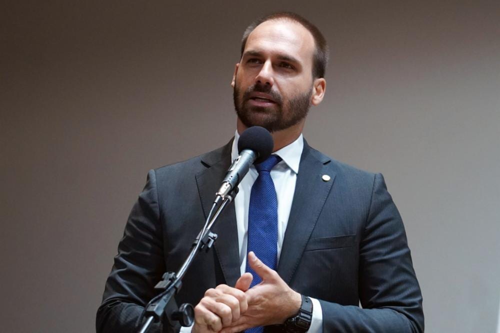 Jair Bolsonaro ajudará a escolher ministros em eventual governo de Flávio, diz Eduardo
