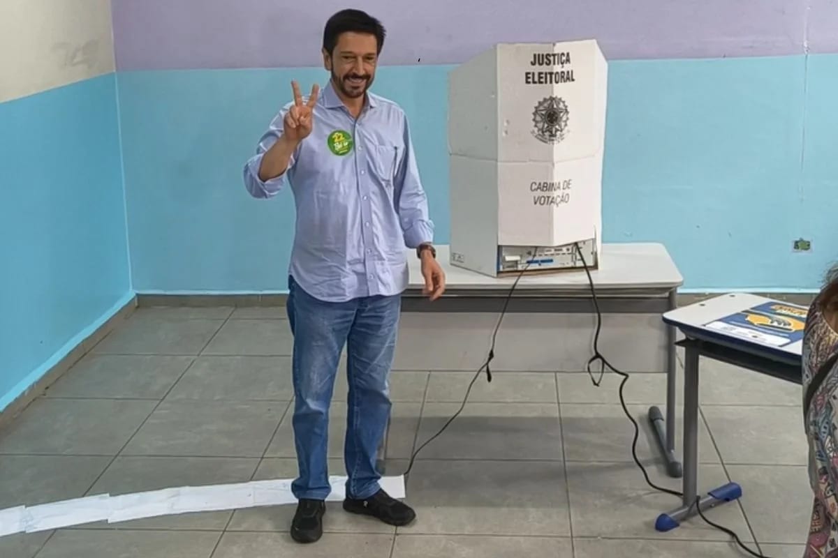 Nunes vota em SP antes de ir a Brasília para acompanhar apuração com Flávio