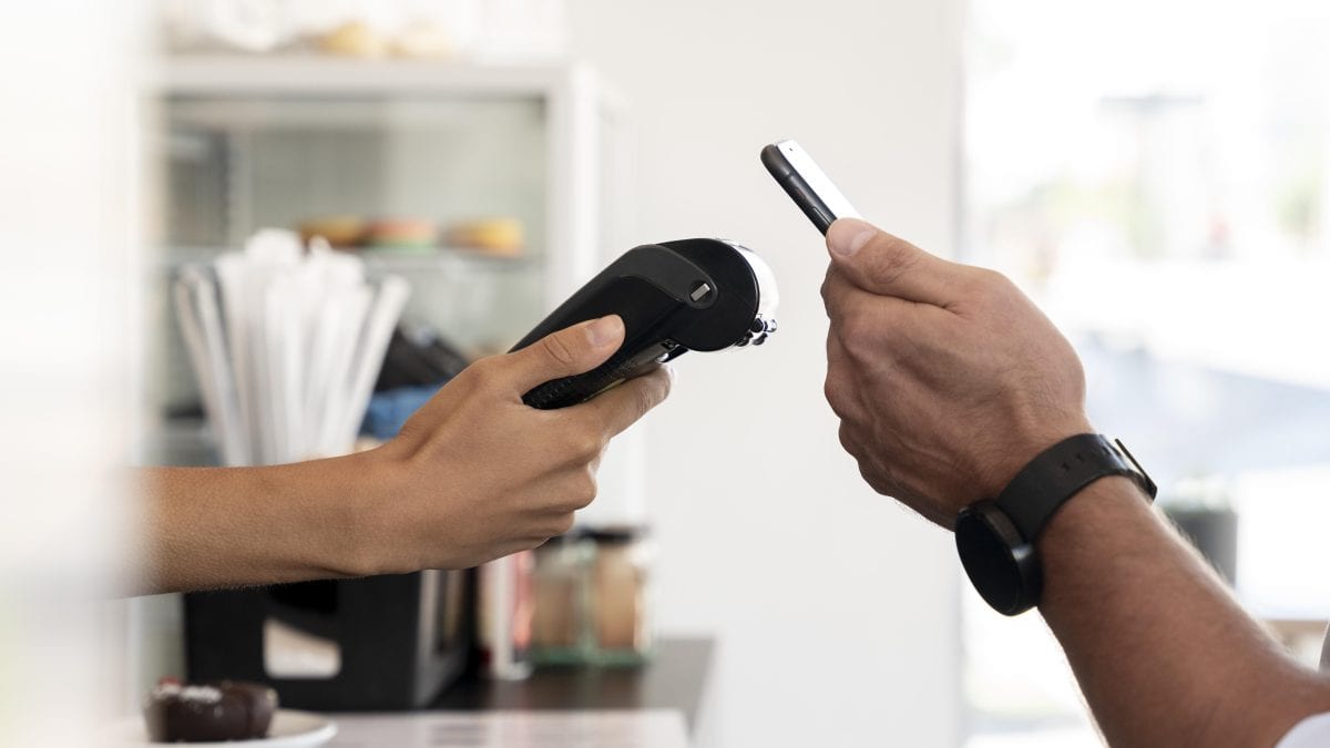 Celular de mulher é furtado e quase R$ 100 mil desaparecem da conta no mesmo dia, enquanto Banco do Brasil contesta resp