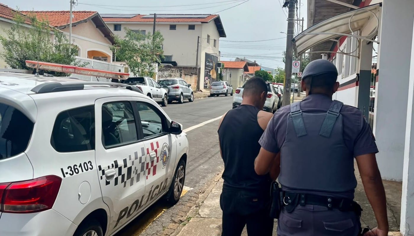 VÍDEO: câmera flagra homem em fuga após roubar celular e sair de loja sem pagar por comida em Limeira